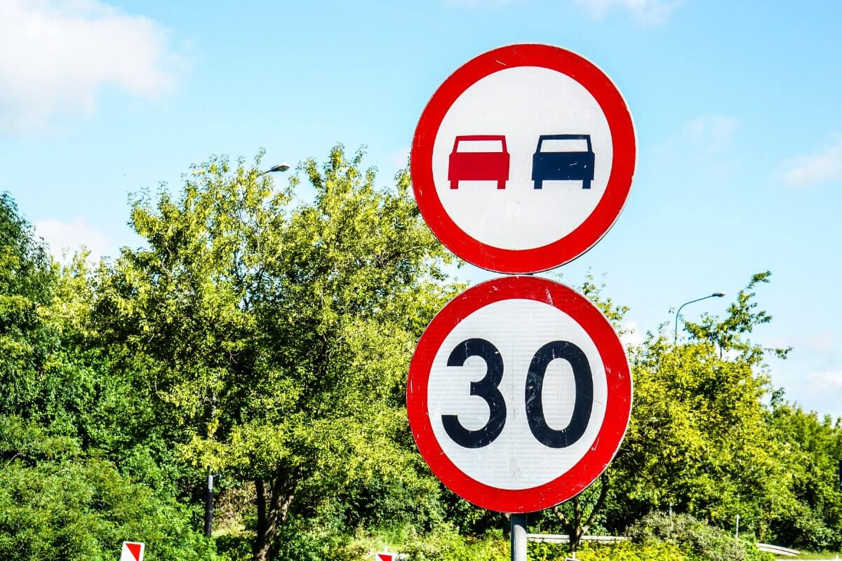 indicatoare de circulatie depasirea interzisa limita viteza de 30km